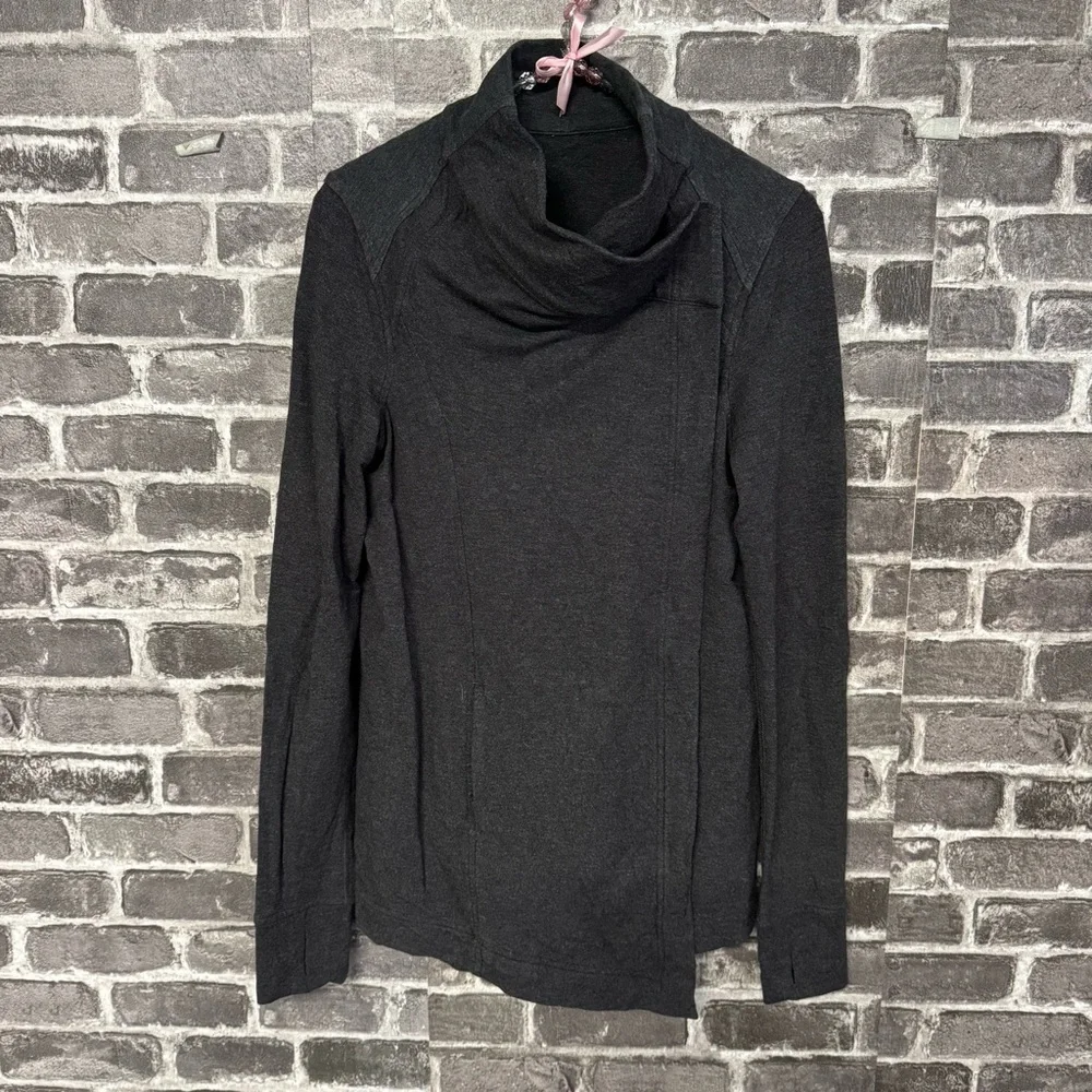 Lululemon Coast Wrap Heathered Mod Black gray sweater pockets